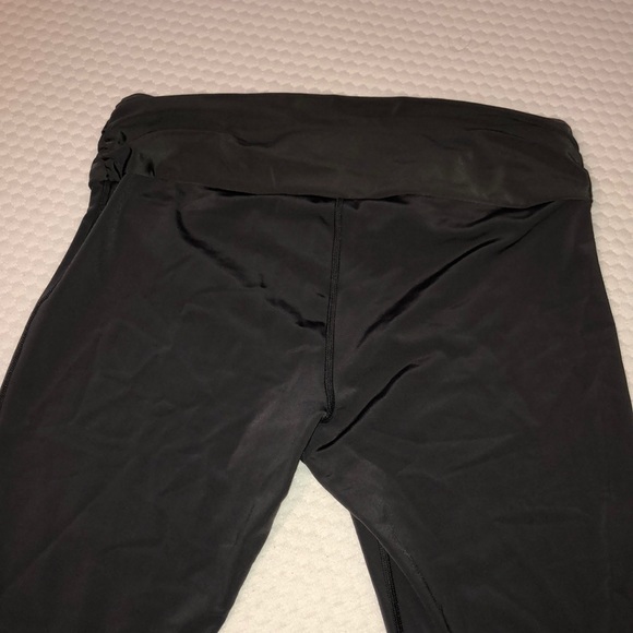 UNDER ARMOUR HEAT GEAR  cropped pants EUC - Picture 5 of 6